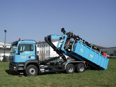 jonsered-1020-auf-krancontainer