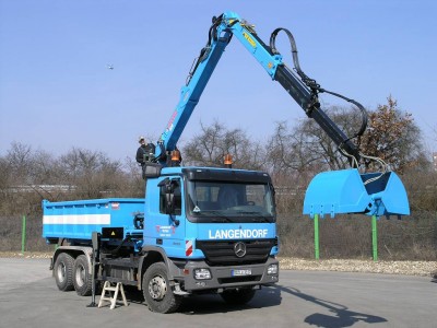 jonsered-1020-auf-krancontainer